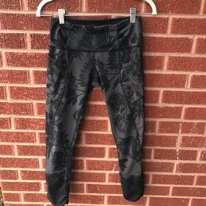 Lululemon cropped printed Leggings size 4